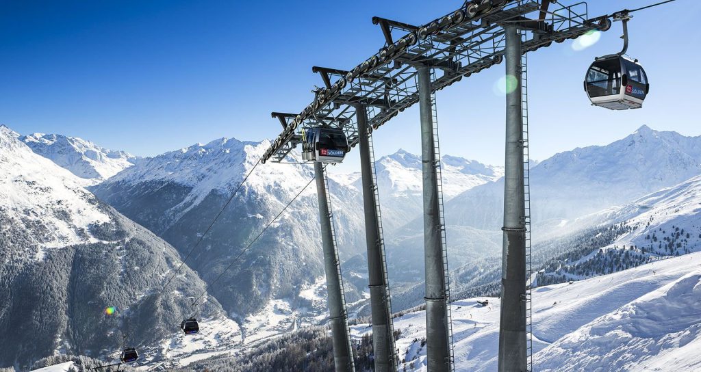  O telegondolă s-a prăbușit într-o stațiune de schi din Austria. Patru persoane au fost grav rănite