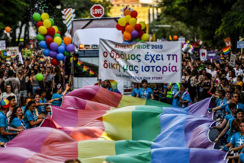  Grecia, pe cale să legalizeze căsătoria între persoane de acelaşi sex şi adopţia
