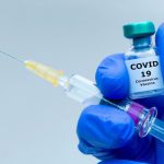 COVID-19 nu a dispărut, ci s-a transformat. Zeci de cazuri în Iaşi, de la începutul anului. A apărut şi vaccinul mono-doză. Cui îi este recomandat?