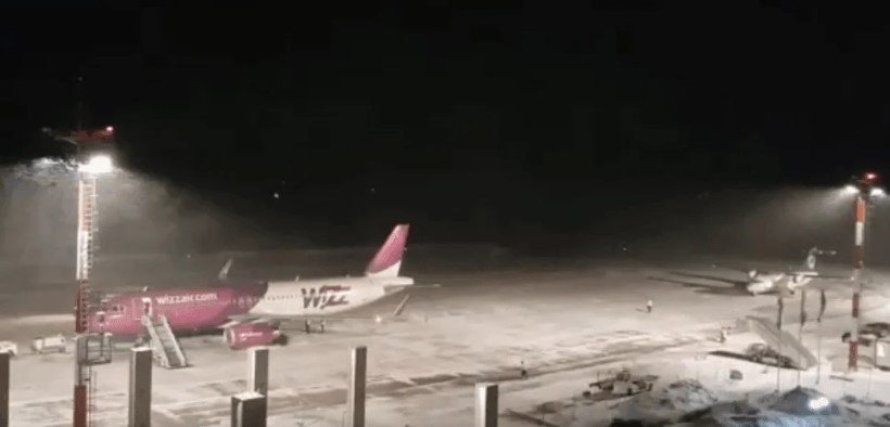  Un pilot a considerat că avionul nu-i încape pe pista de la Iași și a aterizat la Suceava