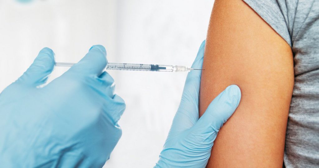  Medicii fac apel la ieşeni să se vaccineze antigripal. „Nu e prea târziu”. La Boli Infecţioase, 6 din 9 pacienţi de la ATI au gripă