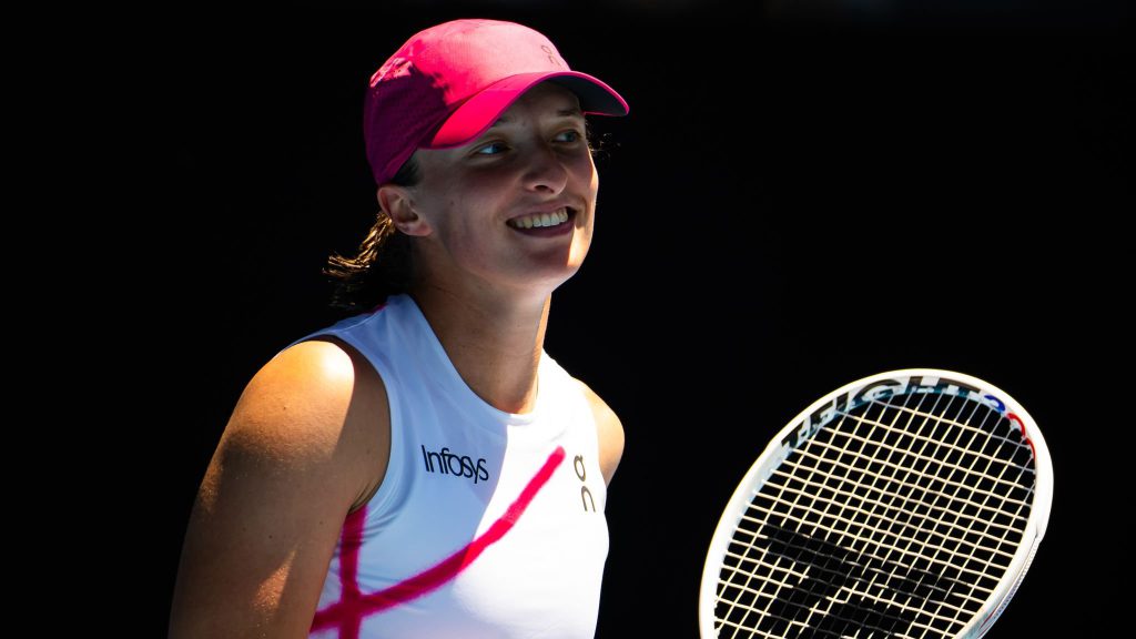  Iga Swiatek a pierdut un set cu Danielle Collins, dar a revenit miraculos şi s-a calificat în turul trei la Australian Open