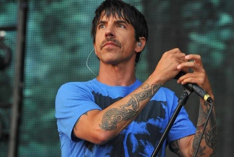  Memoriile lui Anthony Kiedis, solistul trupei Red Hot Chili Peppers, au fost achiziţionate de Universal Pictures