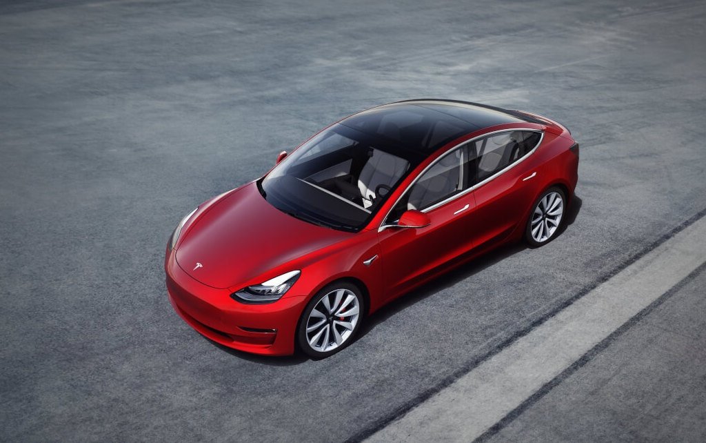  Creştere majoră a maşinilor electrice în ţară: Câte Tesla au cumpărat românii în 2023