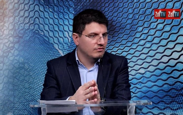  ZdI TV – Luminița de la capătul A8. Interviu cu fostul secretar de stat de la Transporturi, ieșeanul Adrian Covăsnianu