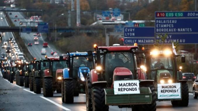  Protestele fermierilor se extind în Franţa, unde o autostradă este blocată de patru zile