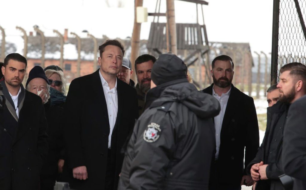  Elon Musk, în vizită privată la fostul lagăr de exterminare nazist de la Auschwitz