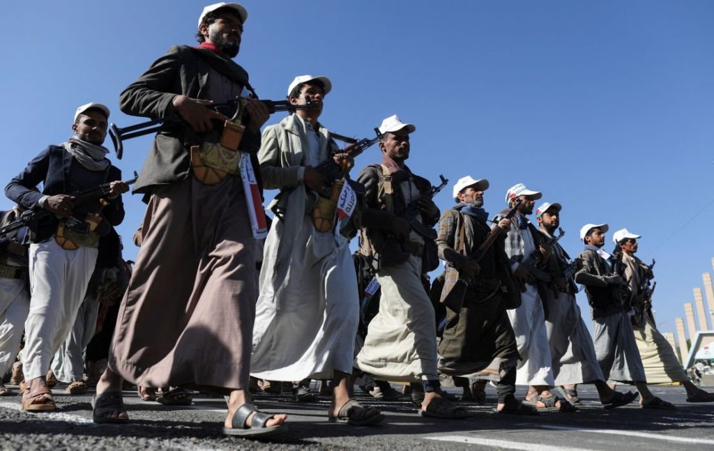 Rebelii Houthi devin din ce în ce mai îndrăzneţi: ei susţin că au atacat o navă americană în Golful Aden