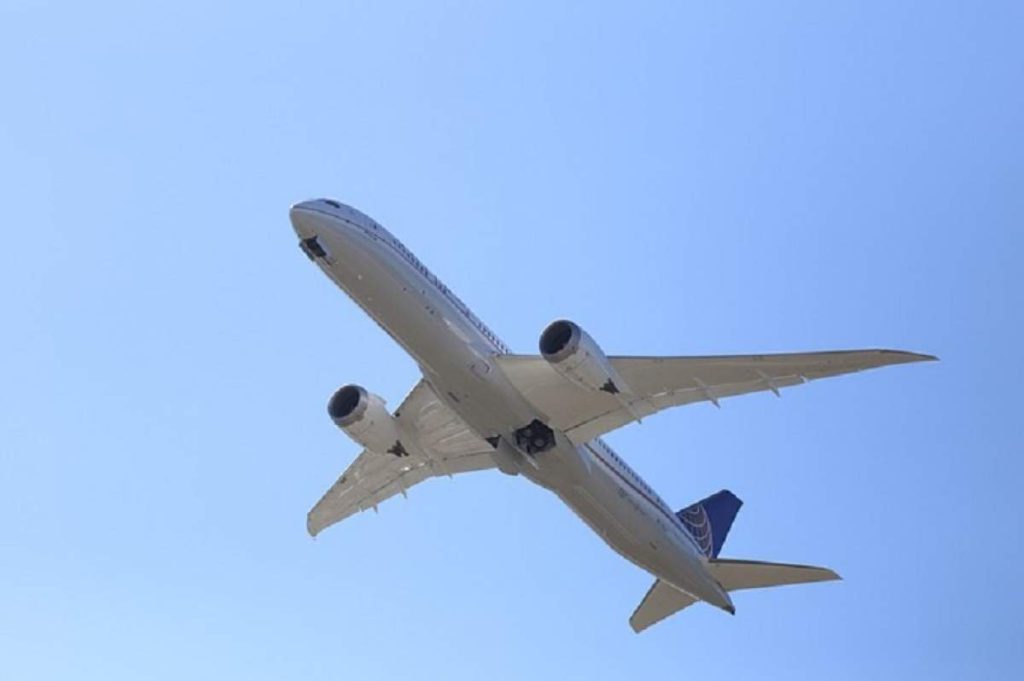  Un avion Boeing a revenit pe Aeroportul Otopeni după zece minute, pentru că un generator şi unitatea de alimentare auxiliară ar fi cedat