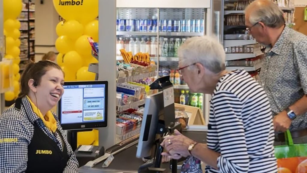  Un pensionar a fost amendat pentru că a cumpărat prea puțin de la supermarketul Lidl