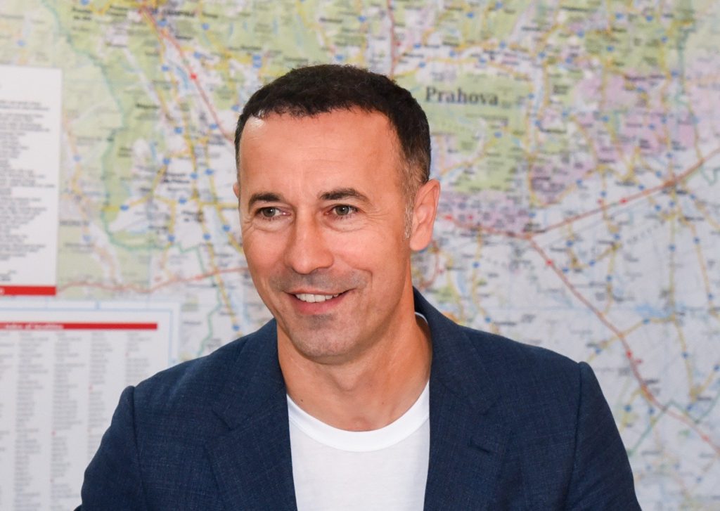  Șeful CJ Prahova, Iulian Dumitrescu, anchetat de DNA, anunță că demisionează din toate funcţiile din PNL