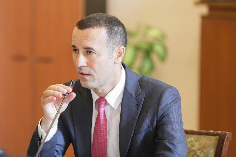  Un deputat afirmă că Iulian Dumitrescu şi-a condiţionat demisia din funcţiile politice deţinute în PNL