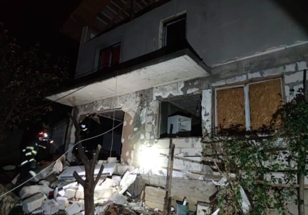  Trei copii și tatăl lor aduși în stare gravă la Iași după ce le-a explodat casa