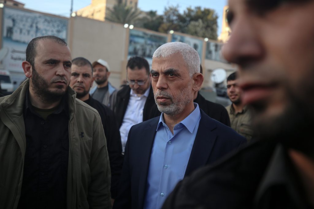  Liderul Hamas „pe fugă” în timp ce trupele israeliene avansează spre Rafah, susţine ministrul apărării