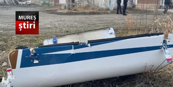  O bucată de avion a căzut în curtea unei grădinițe din Mureș