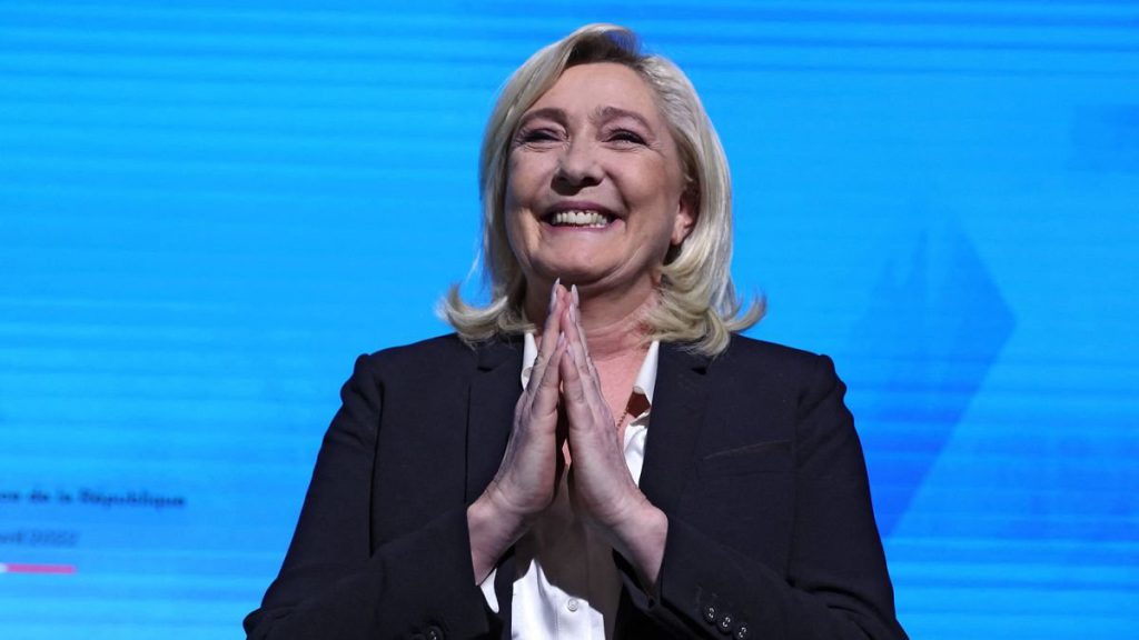 Marine Le Pen, lidera extremei drepte franceze, conduce în intenţiile de vot