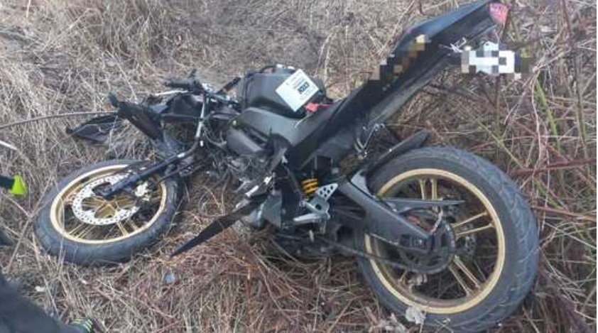 Impact dur între un autoturism şi o motocicletă: Un tânăr de 19 ani a ajuns la spital