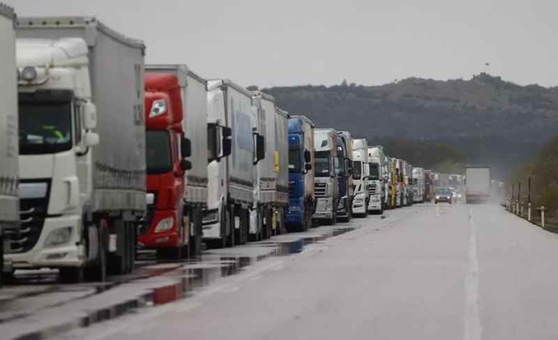  Răzbunare? Bulgarii blochează de 7 zile toate camioanele transportatorilor români încărcate cu marfă către Austria