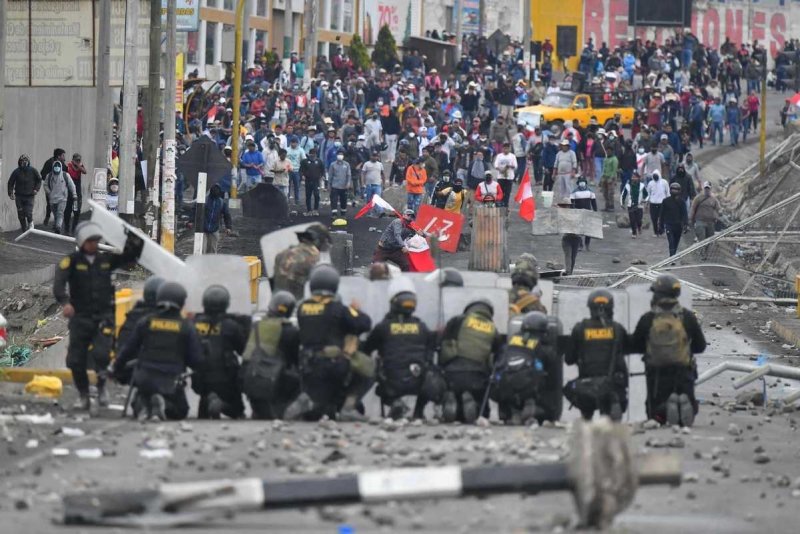  Stare de urgență în Peru. Armata este scoasă în stradă pentru a opri gupările criminale implicate în asasinate și minerit ilegal