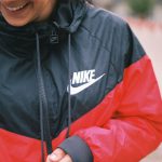Ghidul Complet pentru Alegerea Gecilor pentru Femei: Geaca Nike vs. Geaca Guess (P)