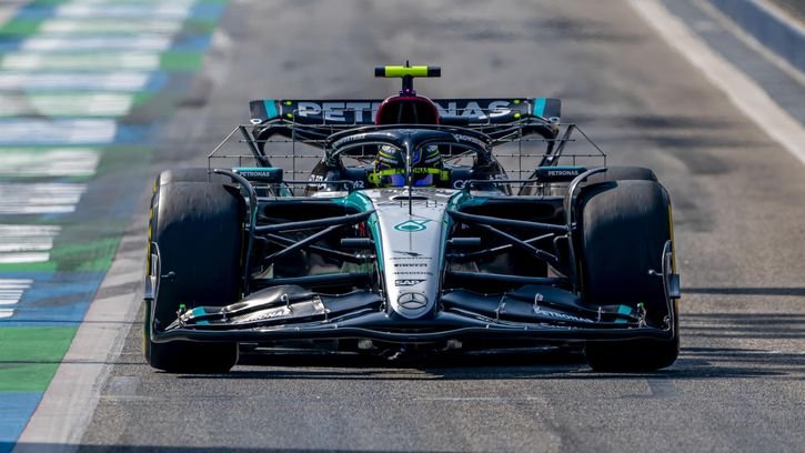  Max Verstappen, în pole position în prima etapă a sezonului de Formula 1. De ce va avea loc cursa sâmbătă