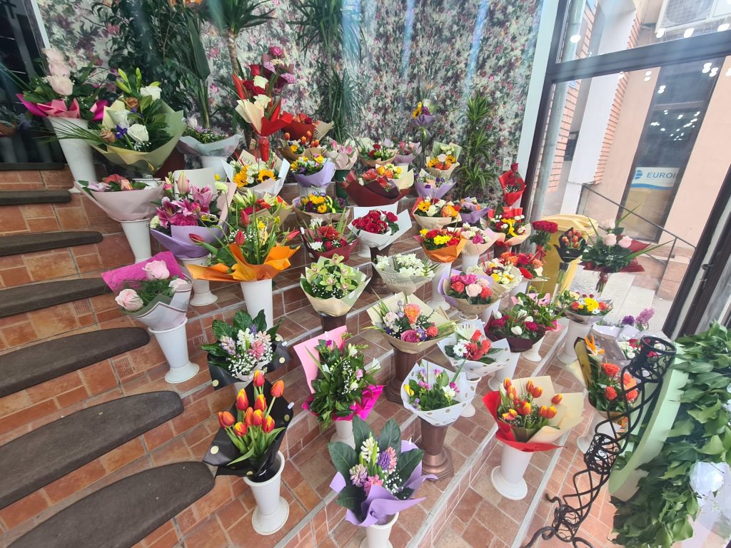  Afacerile cu flori de Ziua Femeii au explodat: creştere de peste cinci ori în ultimii zece ani