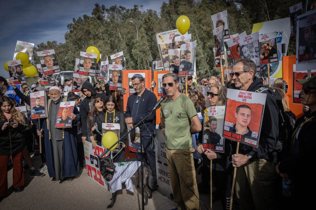  Mii de persoane s-au adunat la Ierusalim după un marş de patru zile pentru întoarcerea ostaticilor