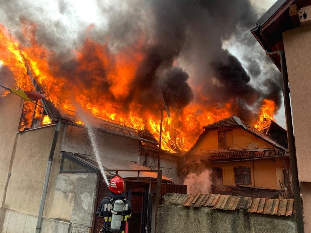  Incendiu la o casă de locuit din comuna Belcești