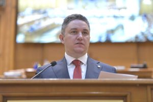 Deputatul AUR Marius Ostaficiuc: Nu renunţăm. Comasarea alegerilor este neconstituţională. Românii nu mai pot fi prostiţi de PNL şi PSD (P)