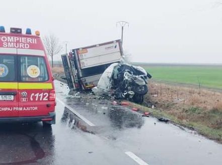  Buzău: Persoană decedată într-un accident pe DN 2, între un autocamion şi o autoutilitară