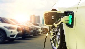 Autonomia mașinilor electrice scade cu o treime în condiții reale – „What Car”. Un Lexus de 57.000 de lire străbate cu 37% mai puțin decât în prezentarea sa oficială