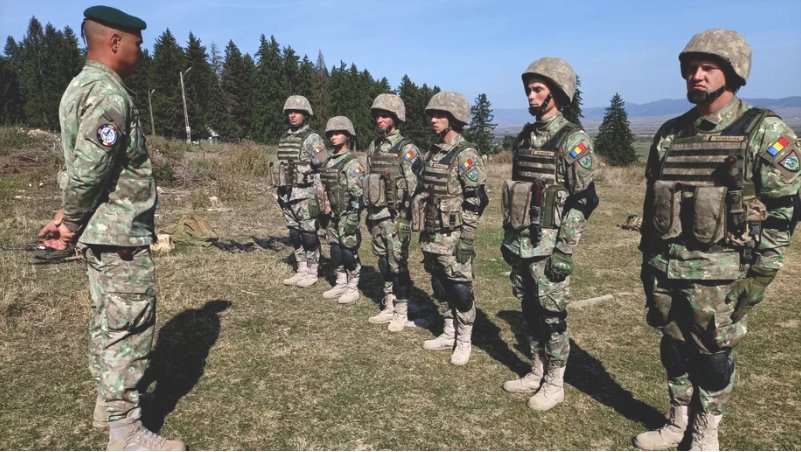  Ce părere aveţi: revenirea la armata obligatorie în România, absolut necesară? Argumentele unui cunoscut istoric ieşean