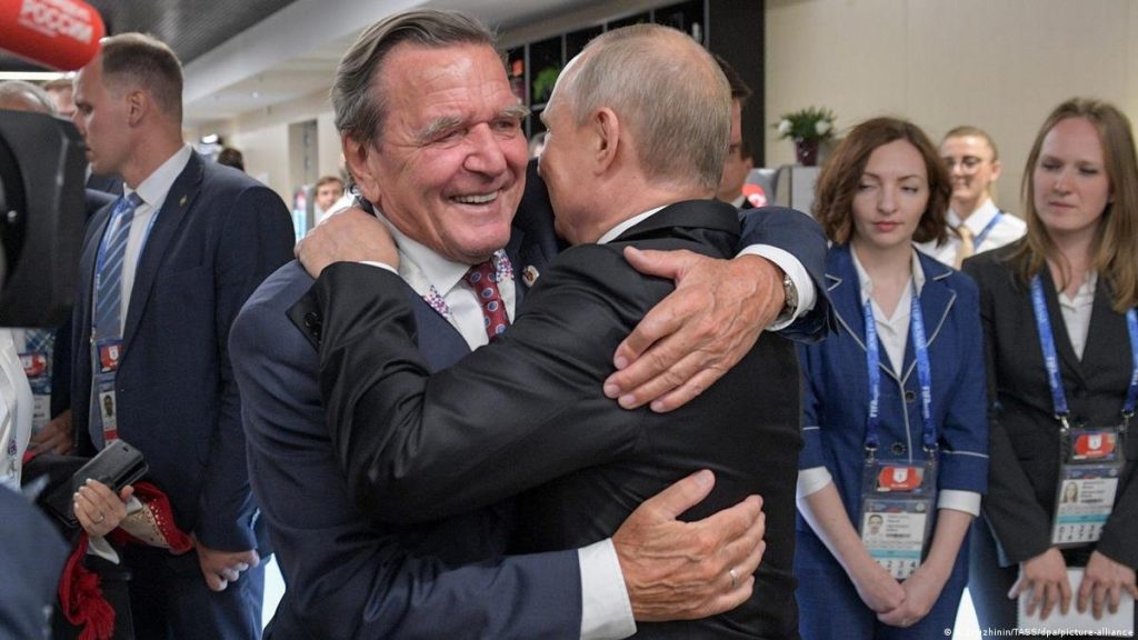  Fostul cancelar Gerhard Schroeder, apropiat a lui Putin, laudă decizia lui Scholz de a nu trimite rachete Taurus în Ucraina