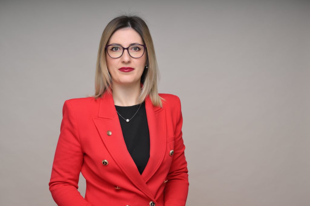  Deputata Monica Berescu (USR) acuză incompetența Ministerului Educației în ceea ce privește reintegrarea mamelor minore în învățământ (P)