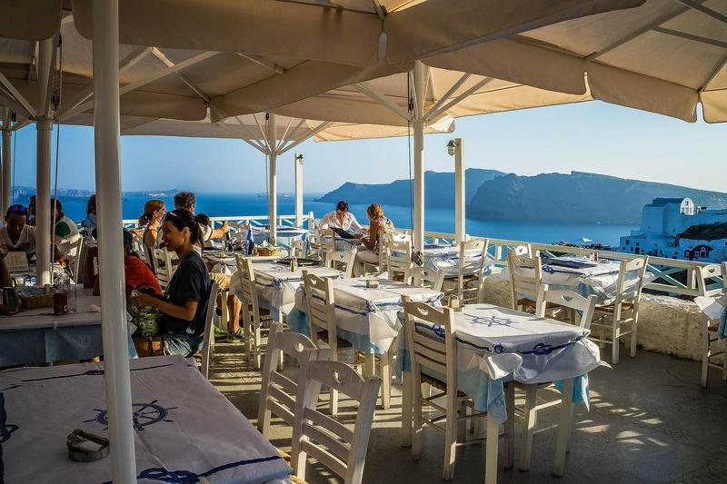  Planuri de vacanţă? Restaurantele din Grecia: unde mâncai cu 30 de euro, acum mănânci cu 50