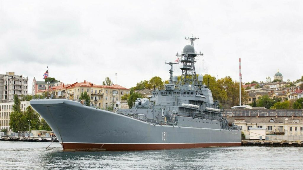  Ucraina anunţă că a lovit două nave de debarcare ruseşti în Crimeea