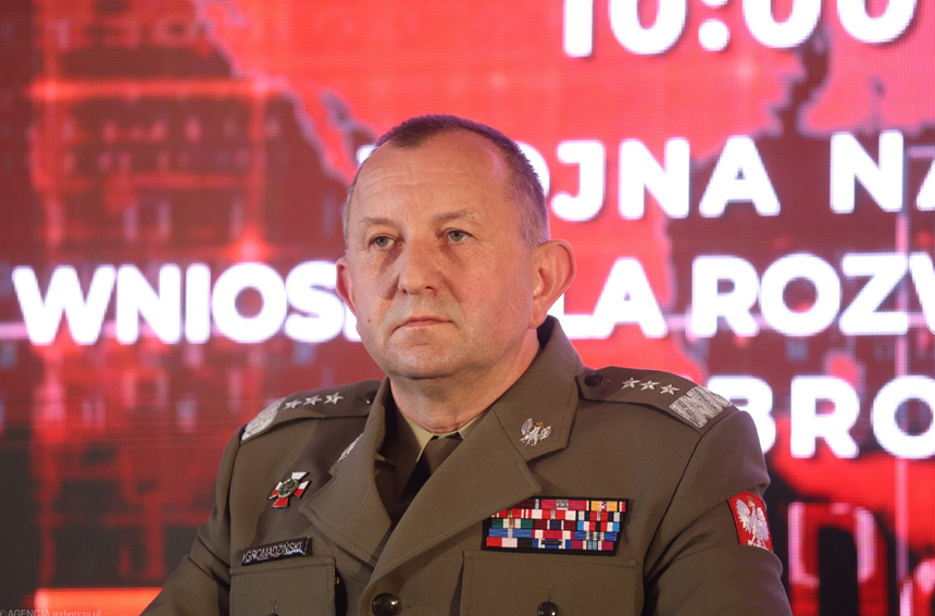  Comandantul polonez al EUROCORPS, demis din funcţie şi rechemat în urma unei anchete de contraspionaj