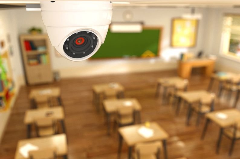  Camere video în toate clasele fără acordul părinţilor şi profesorilor: cum se vede măsura de la Iaşi. “Să ţinem cont de intimitatea elevi-profesori”
