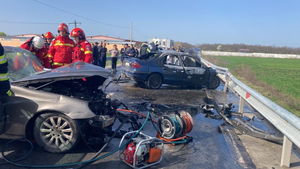  Grav accident rutier în Dolj, unde două maşini s-au ciocnit, iar una a luat foc