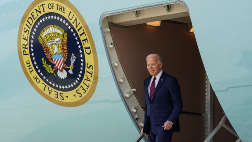  Jurnalişti care călătoresc cu Joe Biden, acuzaţi de furt din Air Force One