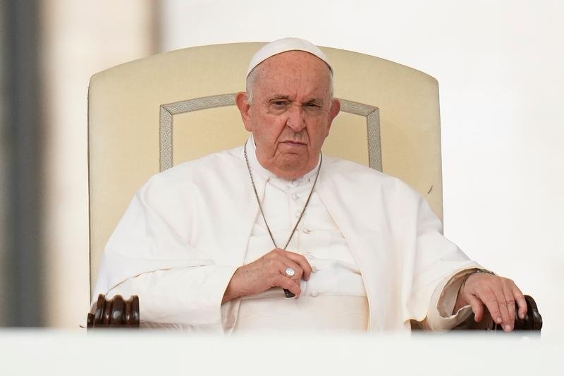 În mesajul său de Paşte, papa Francisc i-a îndemnat pe oameni să nu cedeze în faţa logicii armelor