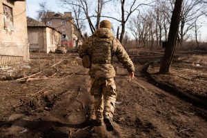 Comandantul armatei ucrainene spune că ruşii au ca obiectiv să cucerească oraşul Ceasiv Iar până la 9 Mai