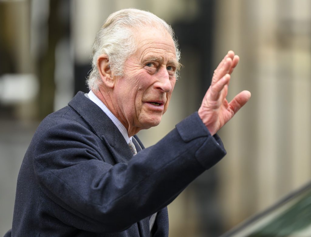  Regele Charles al III-lea, diagnosticat cu cancer, îşi reia începând de marţi activităţile publice