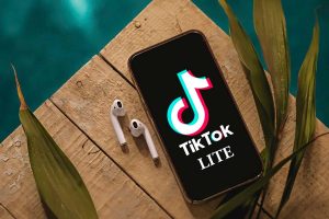 Noua aplicație TikTok Lite riscă să fie suspendată începând de joi de către Comisia Europeană
