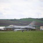 Trei aeronave F-16, achiziţionate de România din Norvegia, au aterizat în Baza 71 Aeriană de la Câmpia Turzii