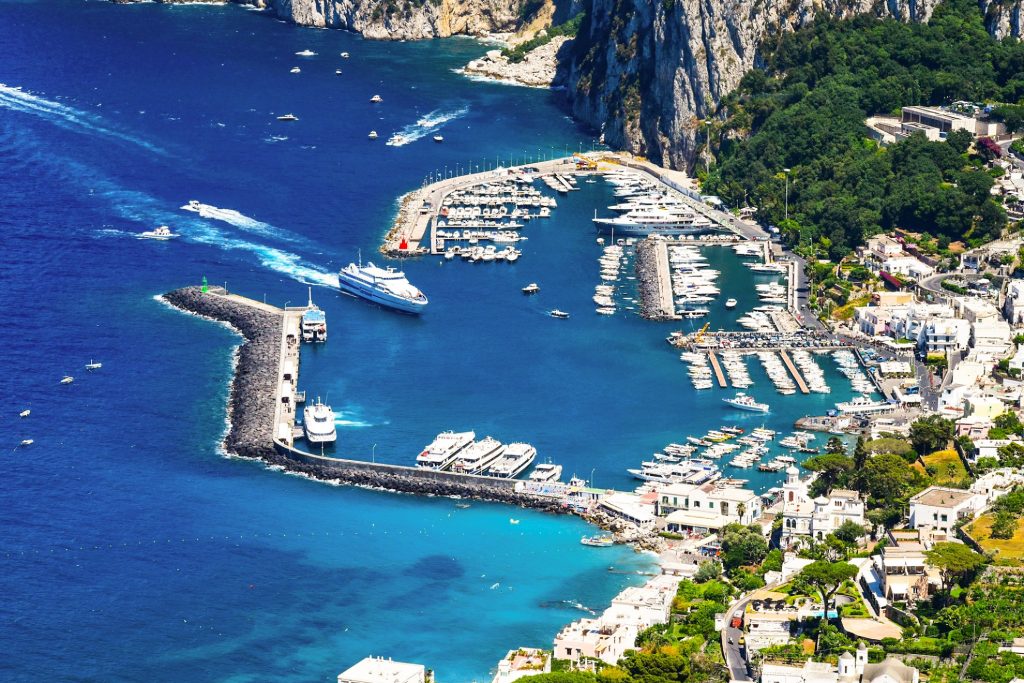  Italienii se plâng că nu mai au loc de turiști în Insula Capri