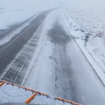 Ninge pe Transalpina: Nu vă deplasaţi în zonele montane dacă nu aveţi autovehiculele echipate corespunzător