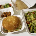 Un restaurant vegan trece la carne, afirmând că dieta bazată exclusiv pe plante nu va salva planeta