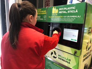 Noul sistem de reciclare începe să dea rateuri la Iași. Ce plângeri au clienții marilor magazine? „Din 20 de sticle identice mi-a citit doar 3”