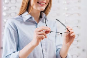 3 sfaturi utile pentru îngrijirea corectă a ramelor de ochelari (P)